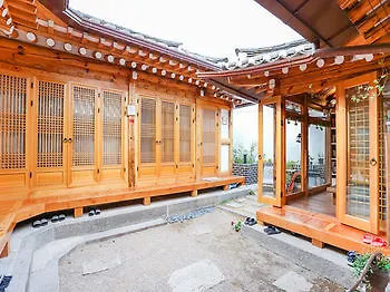 סיאול Dalzip Bukchon Hanok Guesthouse 2*,